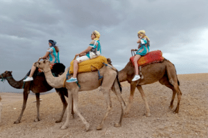 Balade à dos de dromadaire au désert d’Agafay (départ Marrakech)